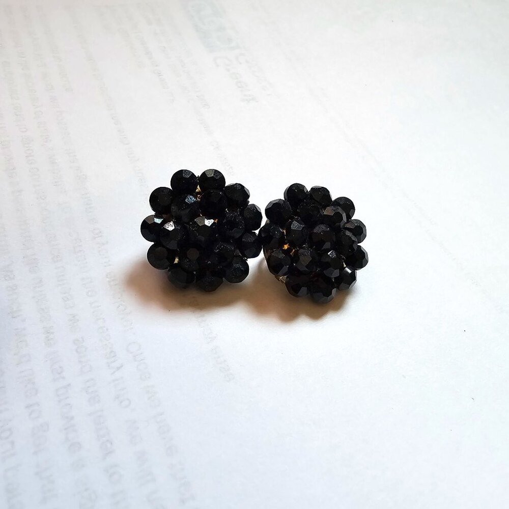 Gorgeous Black Vogue Vintage Clip-on Earrings